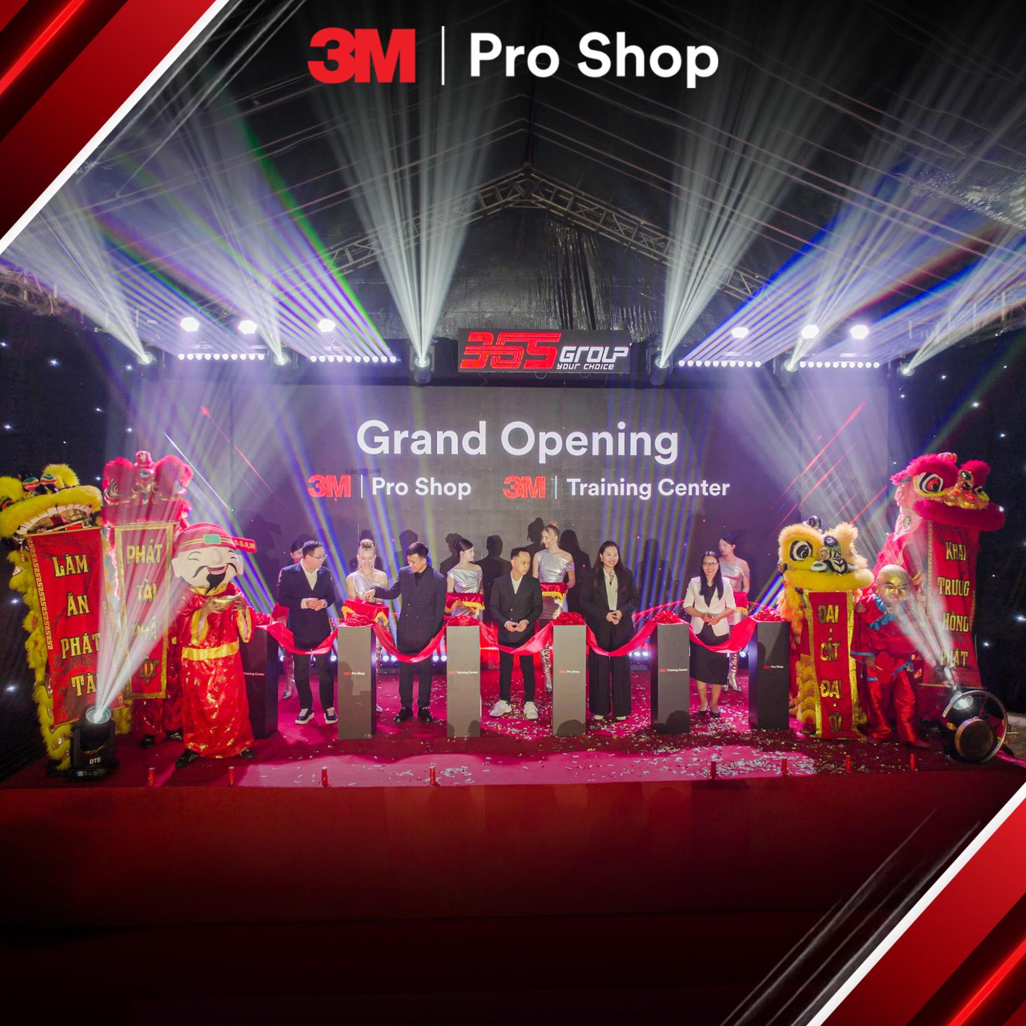 Khach moi tham du le khai truong 3M Pro Shop
